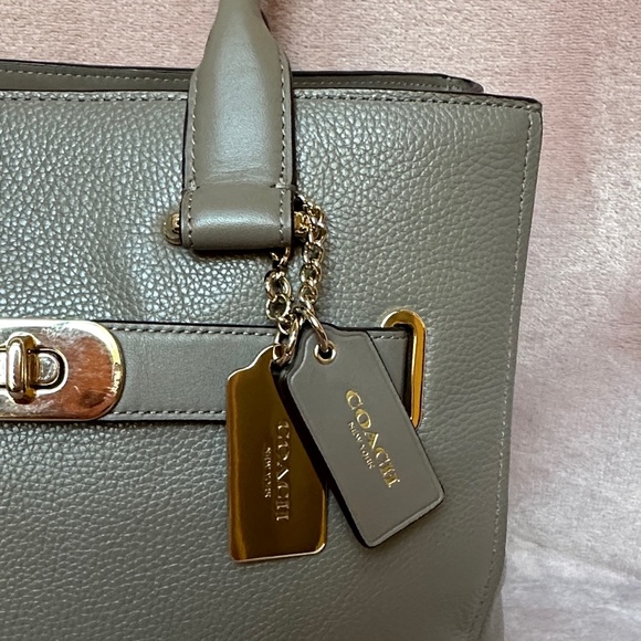 Coach Swagger Carryall Grey Pebble Leather Shoulder Bag with Two Tags - Picture 2 of 16